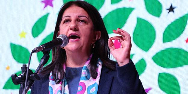 Skandal! Pervin Buldan konuştukça teröristbaşı APO sloganları yükseldi!