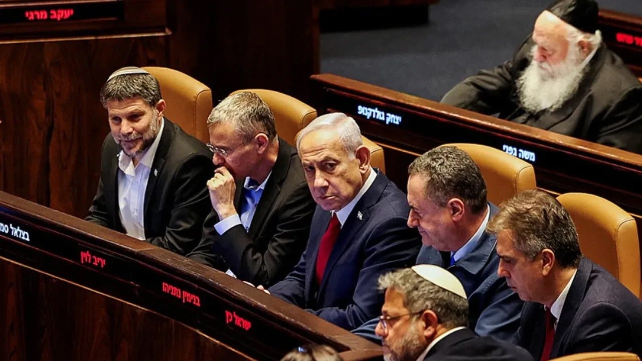  Skandal tasarı: İsrail meclisi karıştı! milletvekilleri protesto etti, belgeleri yırttı!