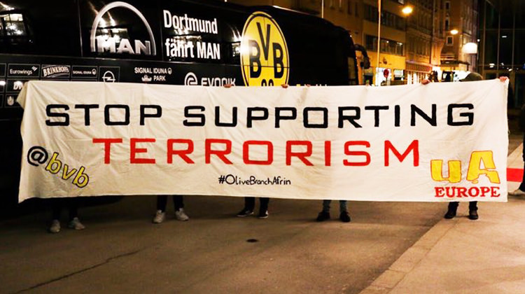 Skandal YGP pankartına tokat gibi yanıt!