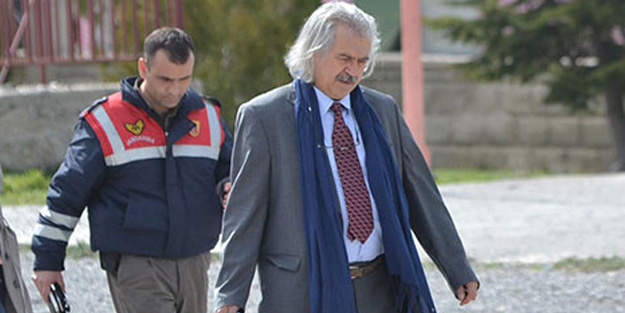 Skandal yolsuzluk! Müzede 4 kişi çalıştırıp 100 kişi gösteren müdür, Osmanlı tahtını evine götürmüş!