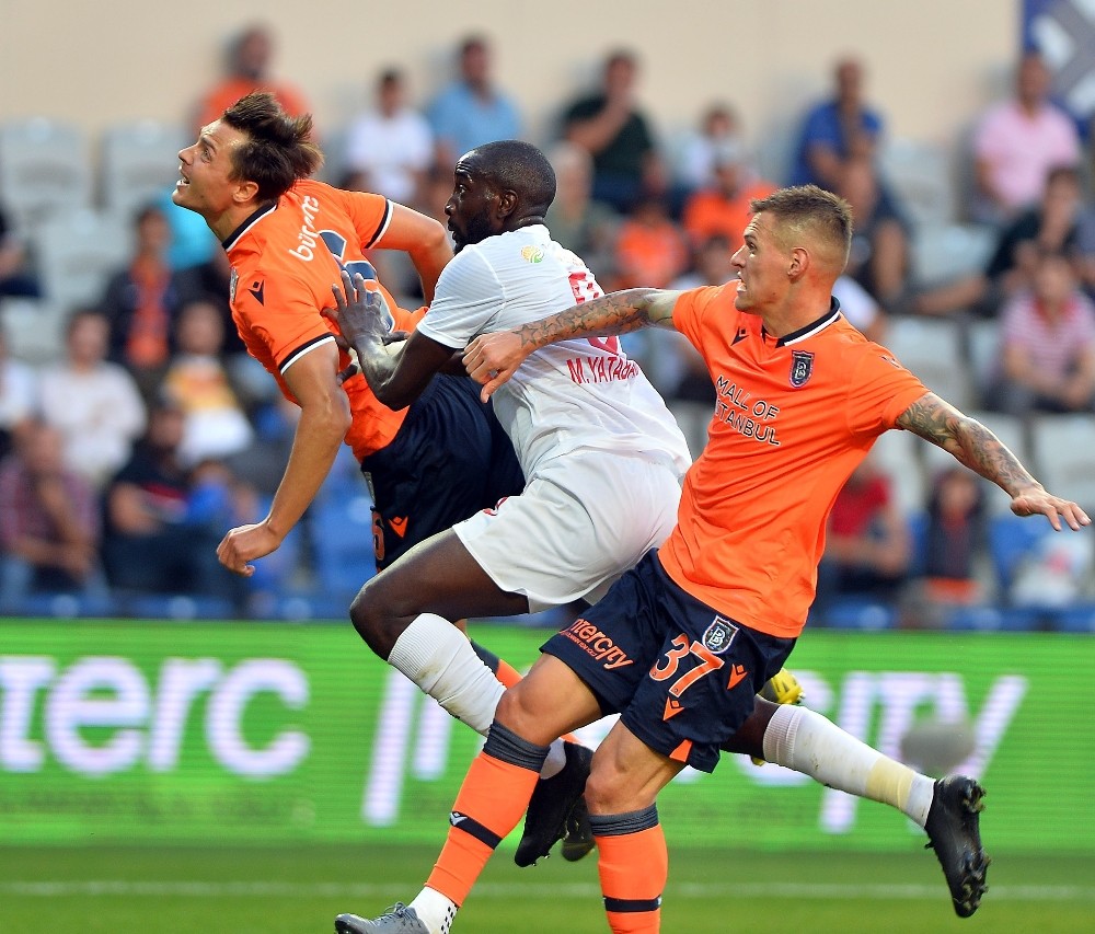 Skrtel, Başakşehir ile ilk resmi maçına çıktı 