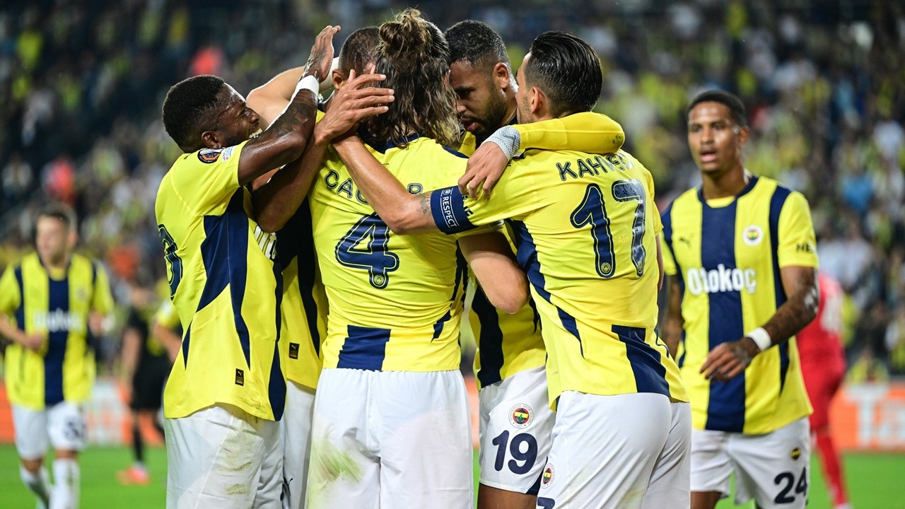 Fenerbahçe Slavia Prag deplasmanında 3 puanı aldı