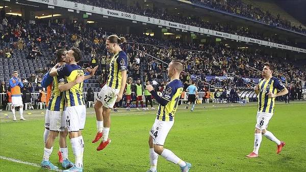 Slavia Prag-Fenerbahçe maçı 11'i | Fenerbahçe maçı şifresiz nasıl izlenir?