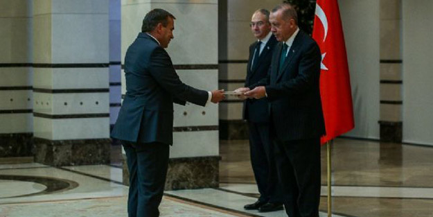 Büyükelçi, Erdoğan'a güven mektubu sundu