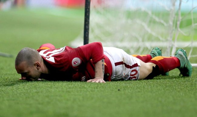 Sneijder: Ailemin sokağa çıkmasını istemiyorum