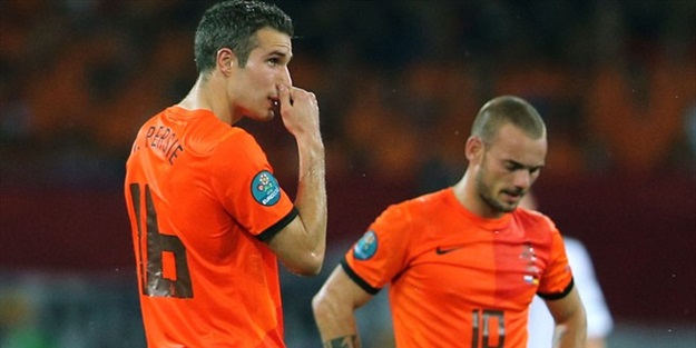Sneijder ayrılıyor mu, van Persie geliyor mu? Menajeri açıkladı!