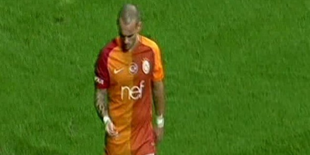Sneijder sahaya atılan parayla ne yaptı?