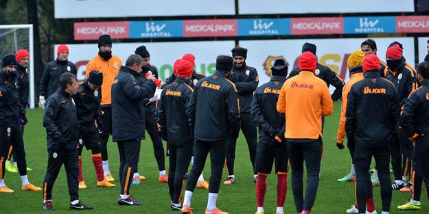 Sneijder takımdan ayrı çalıştı