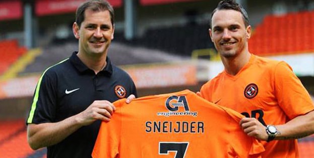 Sneijder yeni takımına imzayı attı