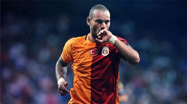 Sneijder'den Türk bayraklı gönderme