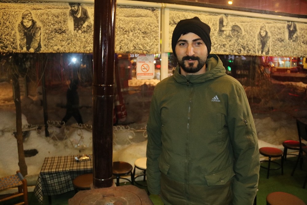 Soba bir anda parladı, müşteriler etrafa saçıldı 