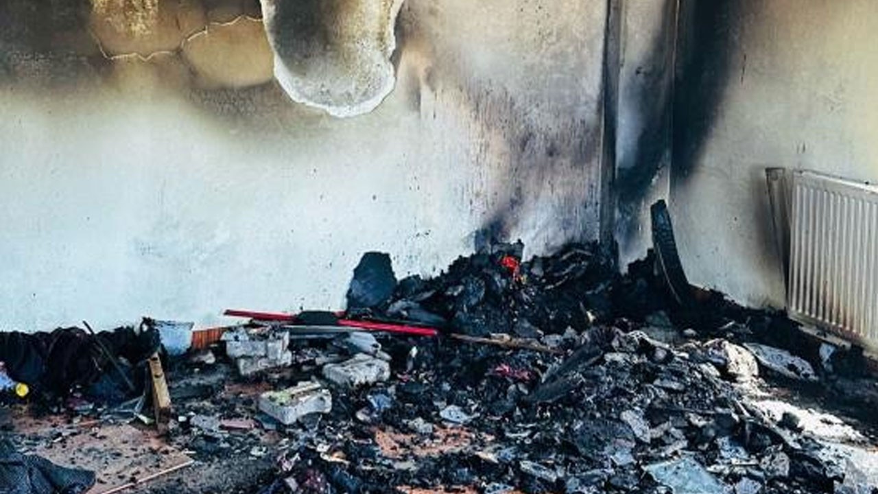 Sobadaki kıvılcım evi kül etti