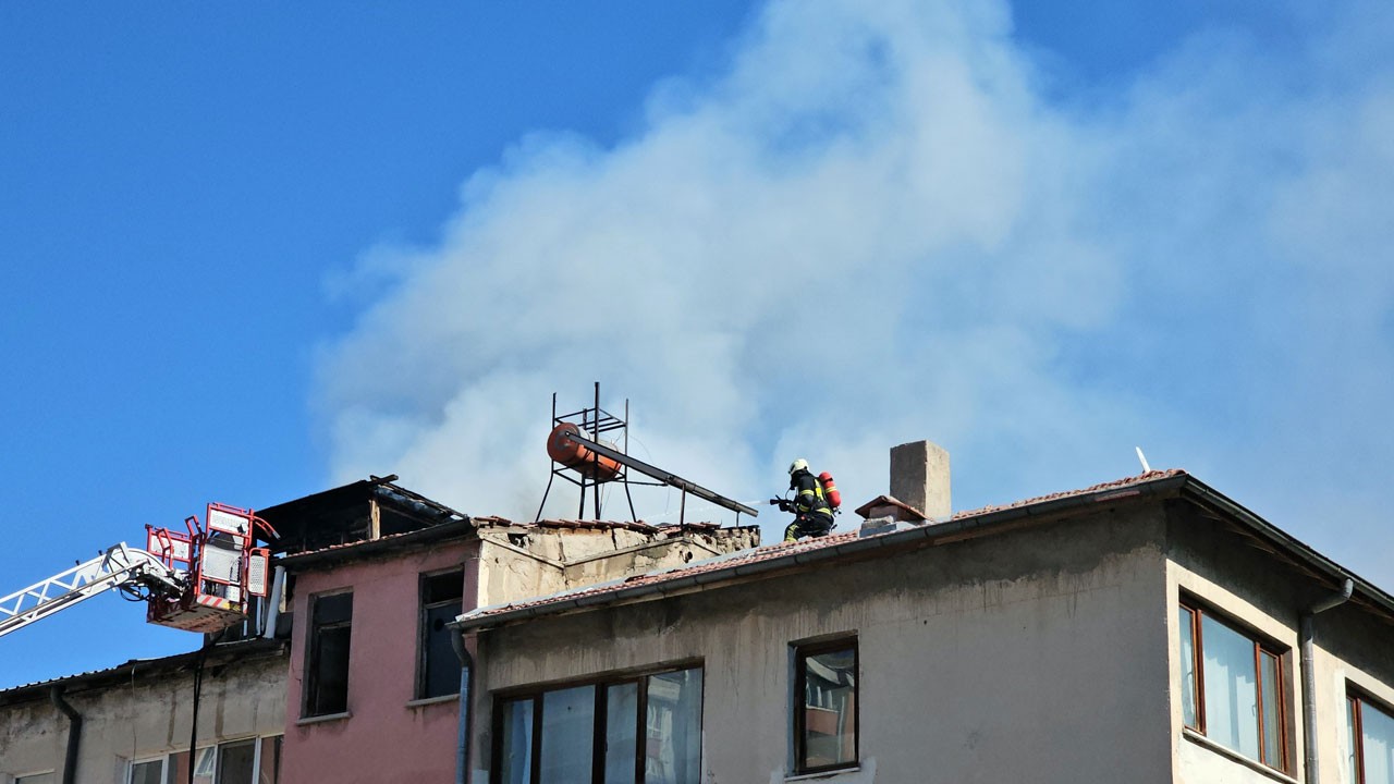 Sobayı tutuşturmak isterken evi küle çevirdi!