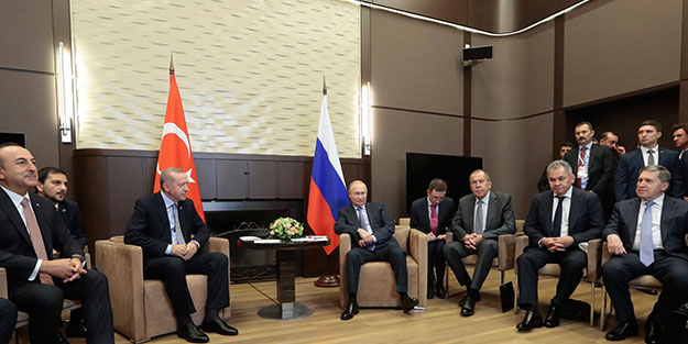 Çavuşoğlu'nun toplantıdaki esprisi heyetleri güldürdü