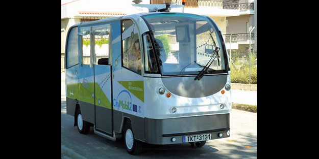 Şoförsüz otobüs Yunanistan'ı karıştırdı