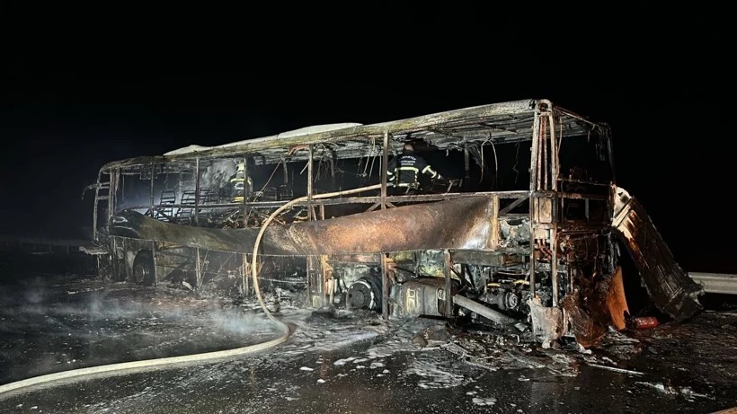 Şoförün dikkati faciayı önledi! Yolcu otobüsü alevlere teslim oldu