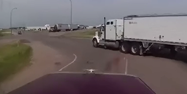 Şöförün kıvraklığı büyük faciayı önledi/ VİDEO