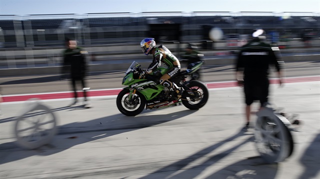 Sofuoğlu ilk yarışını tamamlayamadı