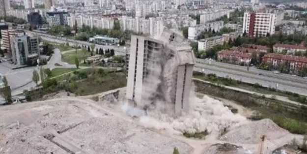Sofya’da komünizm simgesi olan 'hayalet' bina yerle bir edildi