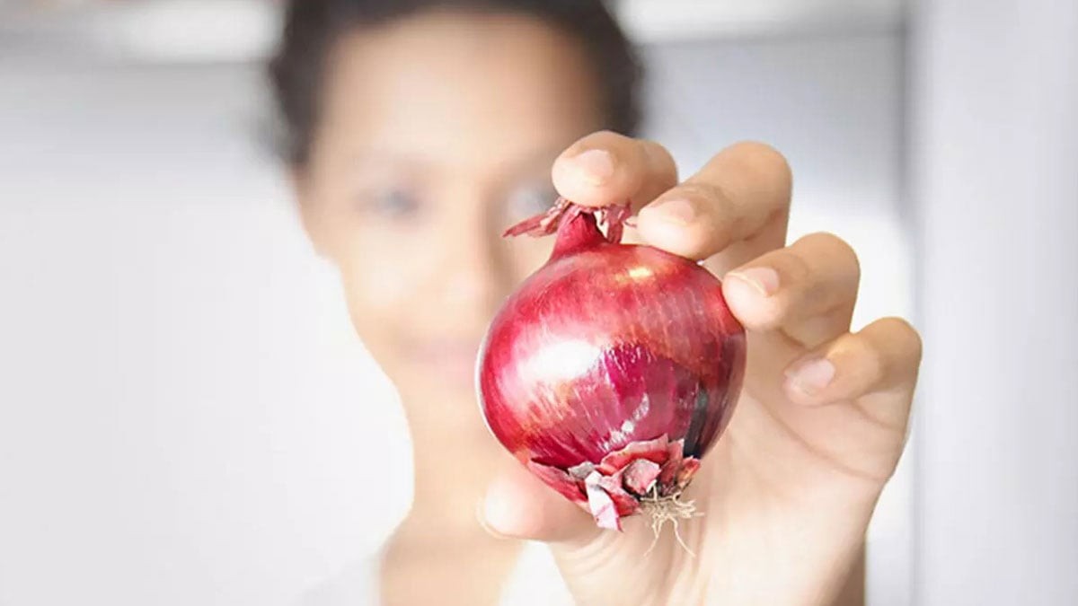 Soğan öyle bir rahatsızlığa iyi geliyor ki, öğrenince kilo kilo alacaksınız! Suyunu çıkarıp sürmeniz şok olmanız için yeterli