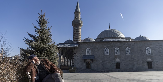 Soğuğu türkülere konu olan şehirde bahardan kalma günler