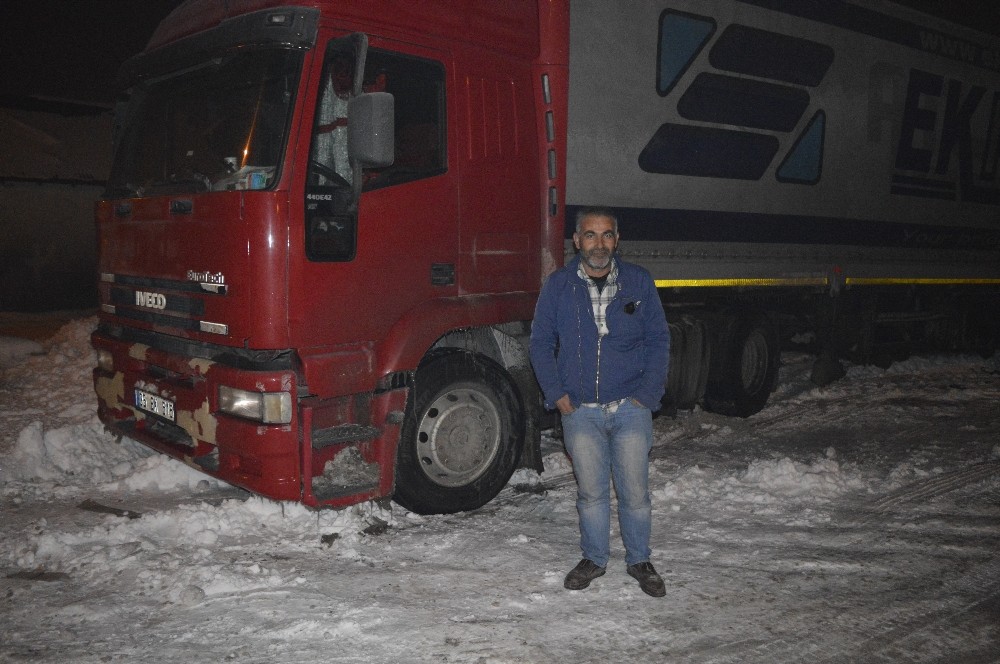 Soğuk hava sürücülere gece nöbeti tutturdu 