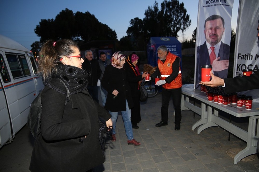 Soğuk havada sıcak çorba ikramı 