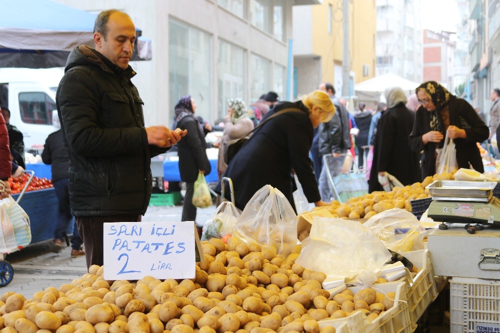 Soğuk havalar semt pazarlarında fiyatları yükseltti 