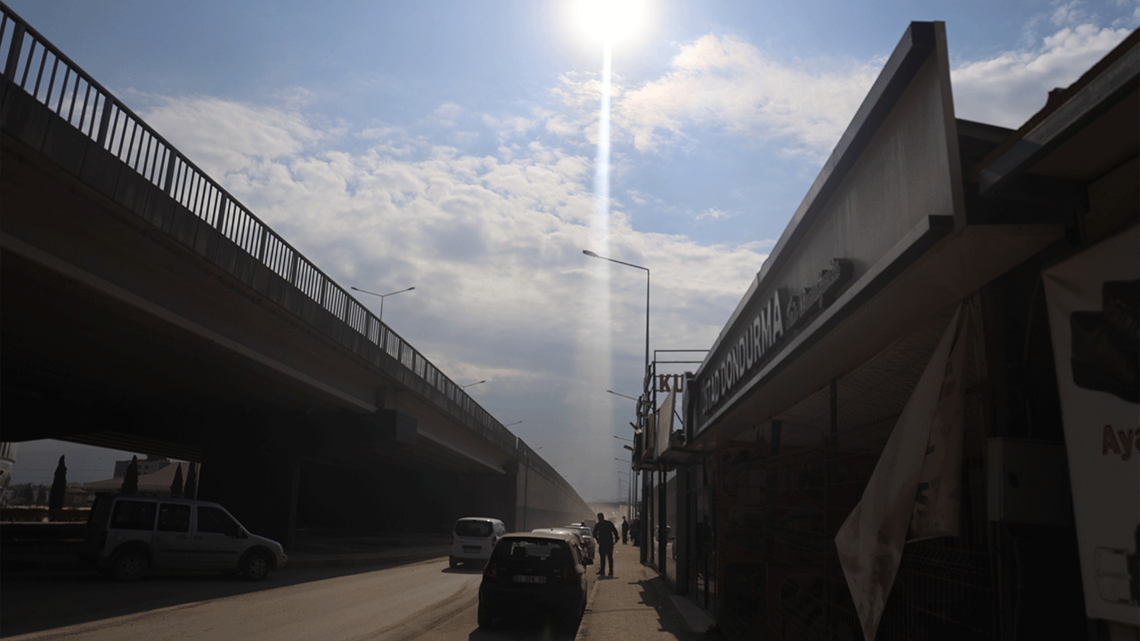 Soğuk havaya isyan etti, sosyal medyayı kırdı geçirdi!