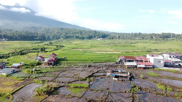 Soğuk lavlar bir köyü tanınmaz hale getirdi