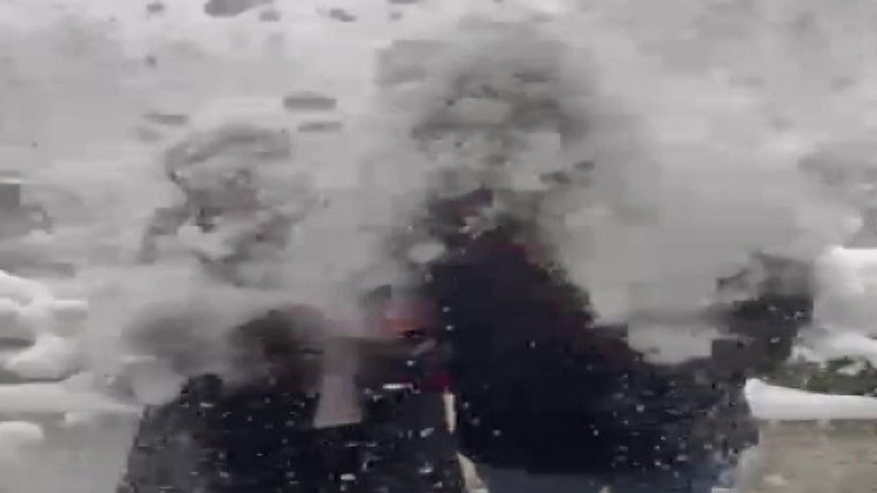 Soğuk şok! Selfie çekmek isterken karın altında kaldılar