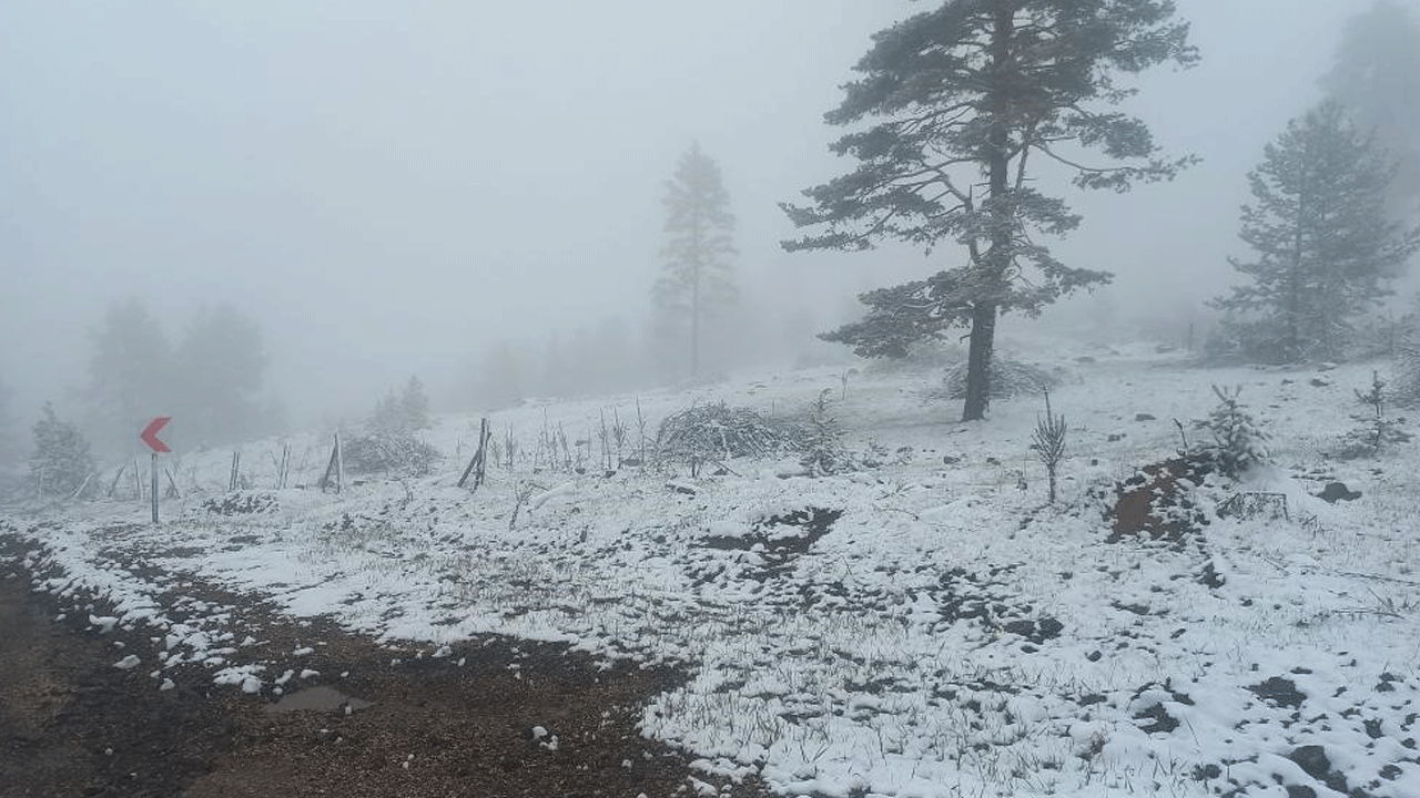 Soğukların başkenti Sivas yine şaşırtmadı: Mayıs ortasında lapa lapa kar yağdı