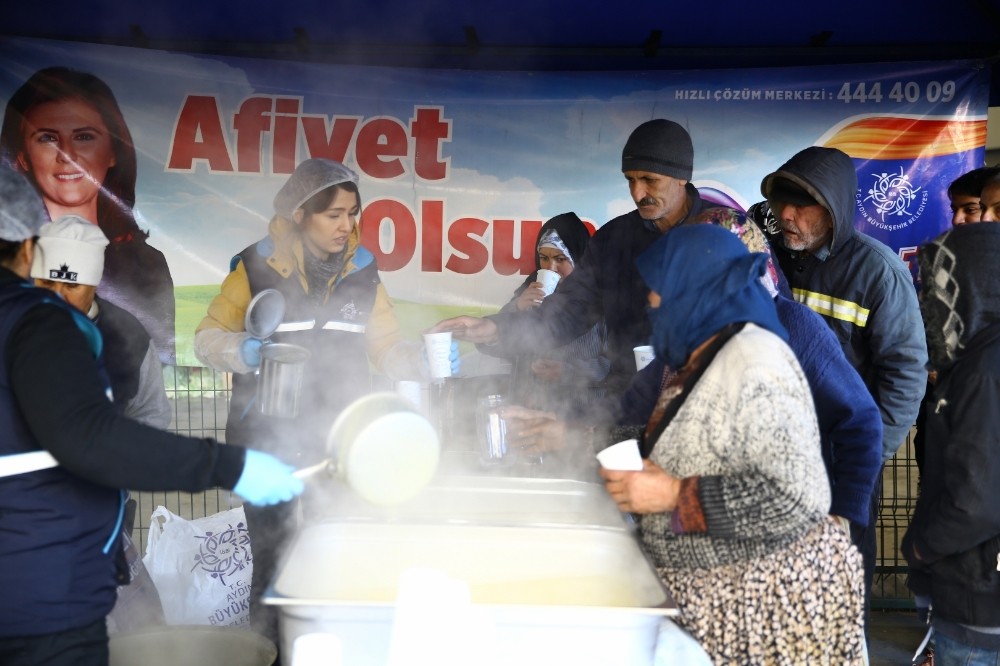 Soğuktan üşüyenler büyükşehrin çorbasıyla ısınıyor 