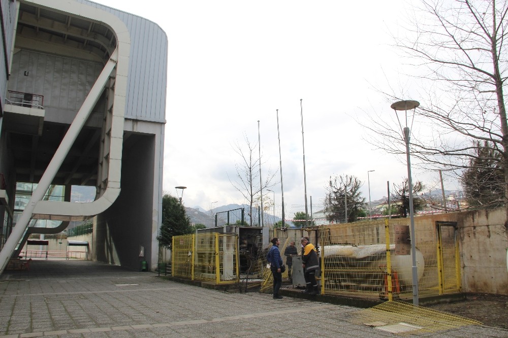 Söğütlü Atletizm Stadındaki yangına inceleme 