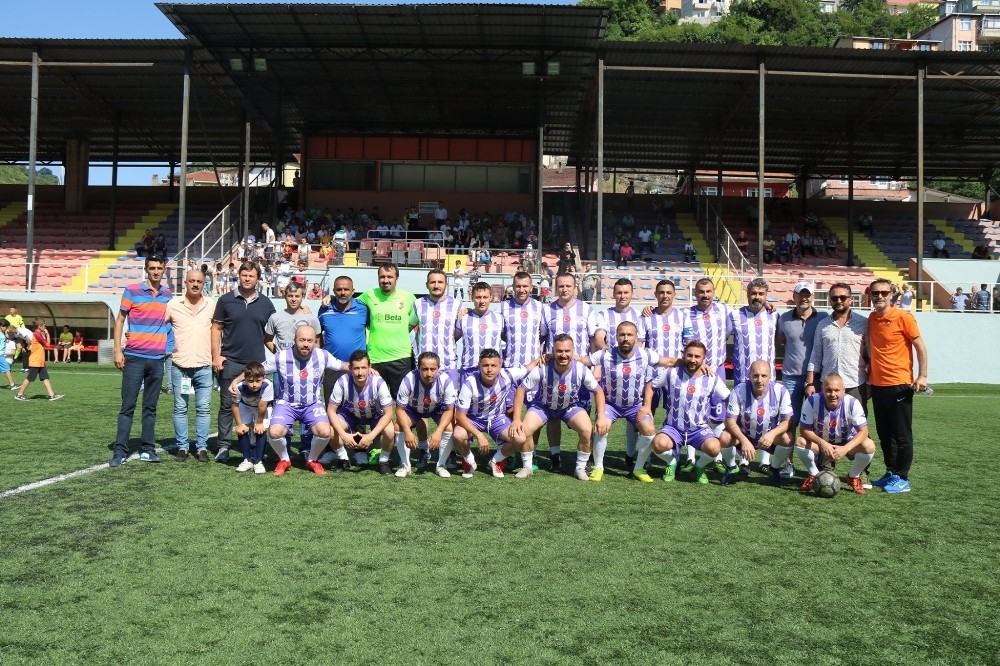 Şöhretlerden futbol resitali 