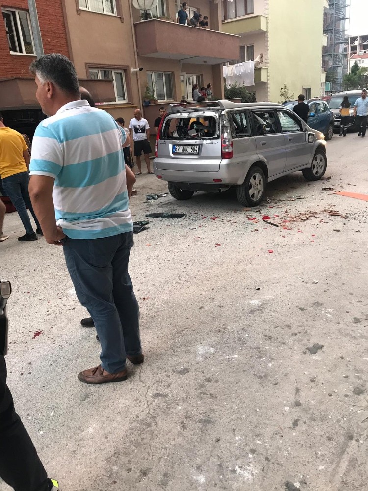 Şok cihazlı, demirli, sopalı meydan kavgası: 5 yaralı 
