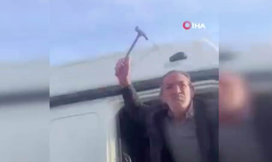 Şok eden olay! Trafikte tartıştığı adama çekiçle saldırdı