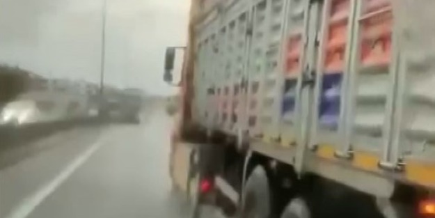 Şok eden trafik terörü: Delikanlıysanız durun, yoksa kaza yaptırırım