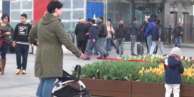 Taksim'de turist kadının önlemi görenleri şaşırttı