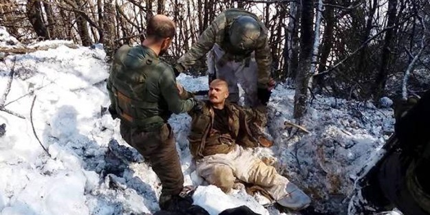 Sığınakta yakalanan 2 PKK'lı böyle çıkarıldı!