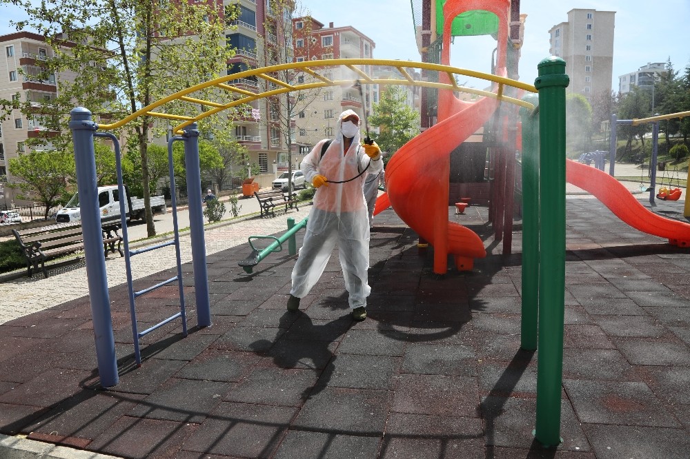 Sokağa çıkacak çocuklar için Atakum parklarında hijyen önlemi 