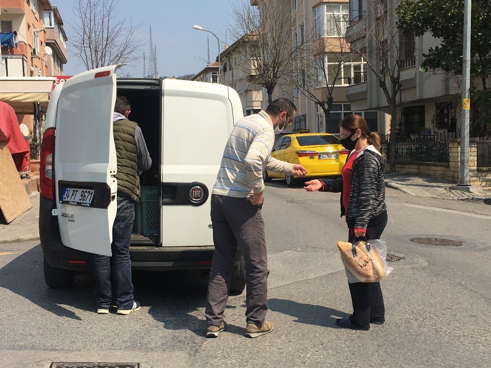 Sokağa çıkamayan vatandaşın ekmeğini fırıncılar getiriyor 