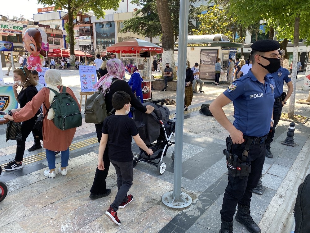 Sokağa çıkan çocuklar yoğunluk oluşturdu 
