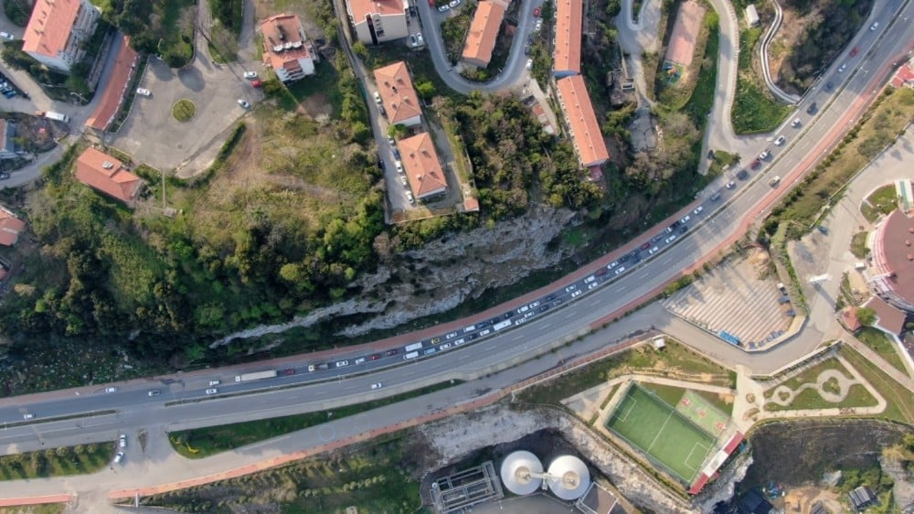 Sokağa çıkan vatandaşa 1.5 metre uyarısı 