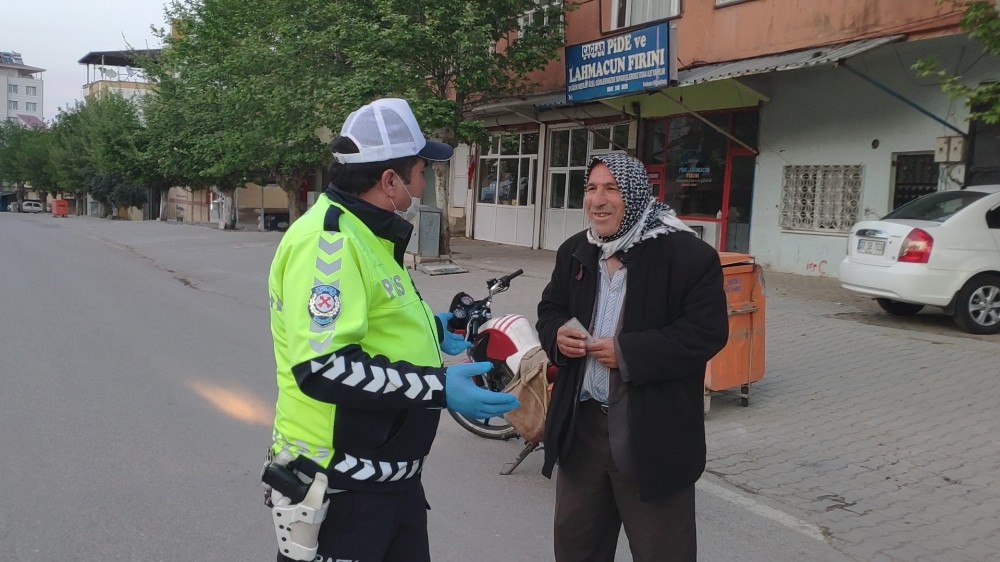 Sokağa çıkanlar ceza yedi 