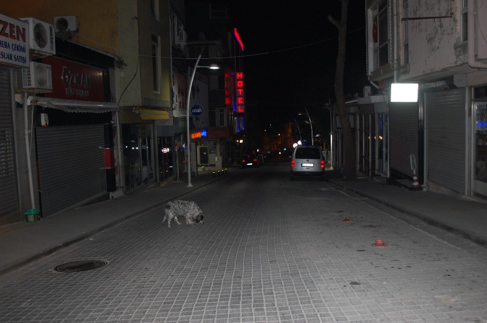Sokağa çıkma kısıtlaması başladı, yollar boş kaldı 