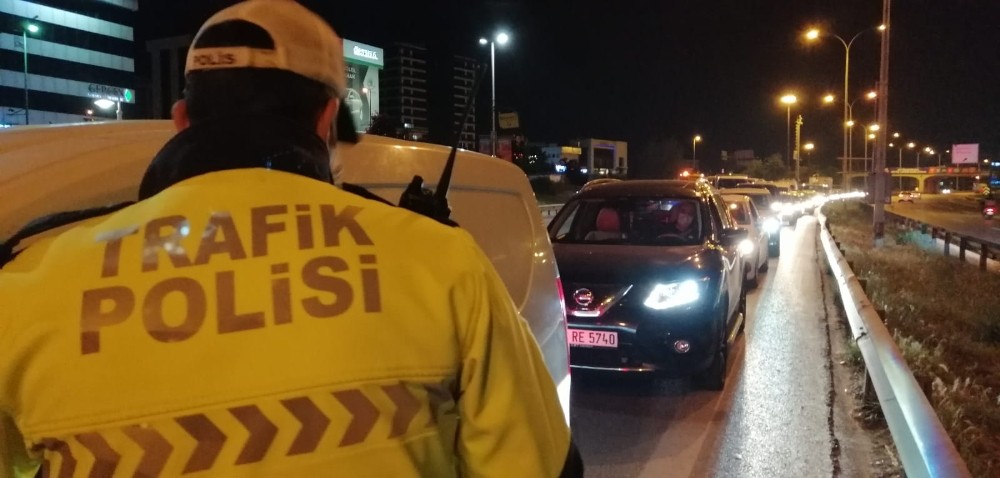 Sokağa çıkma kısıtlaması denetimleri aralıksız devam ediyor 