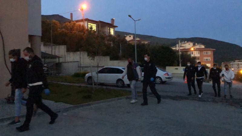 Sokağa çıkma kısıtlamasında deniz keyfi karakolda bitti 