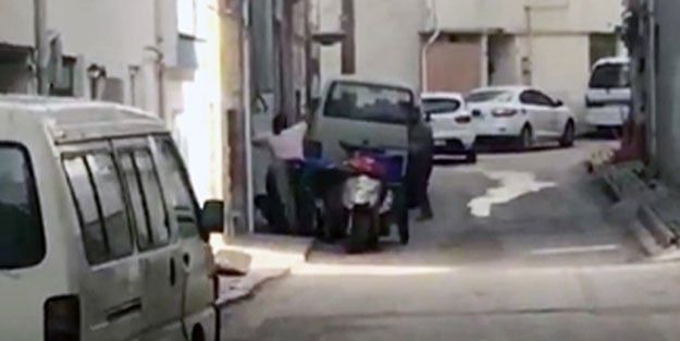 Sokağa çıkma kısıtlamasında sokak ortasında kanlı hesaplaşma