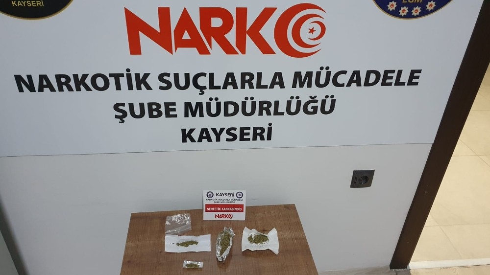 Sokağa çıkma kısıtlamasının olduğu günde uyuşturucu operasyonu: 9 kişi yakalandı 